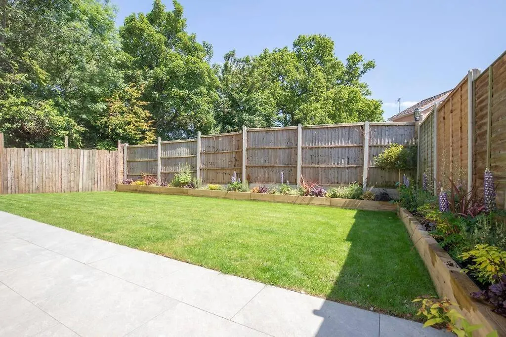 Stunning 6 Bed 3 Bath Detached Home In Cheltenham Golden Valley