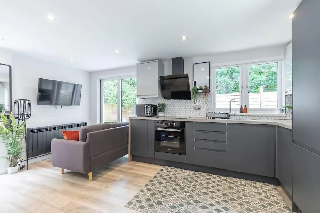 Stunning 6 Bed 3 Bath Detached Home In Cheltenham Golden Valley 0*,  United Kingdom
