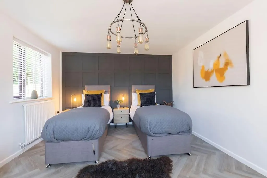 Stunning 6 Bed 3 Bath Detached Home In Cheltenham Golden Valley